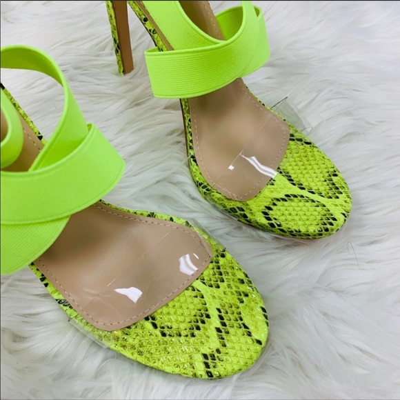 Neon Green snake 🐍 print heels with clear strap - Picture 2 of 3